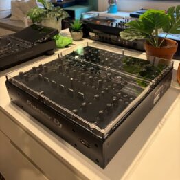 Dustcover Pioneer DJM V10