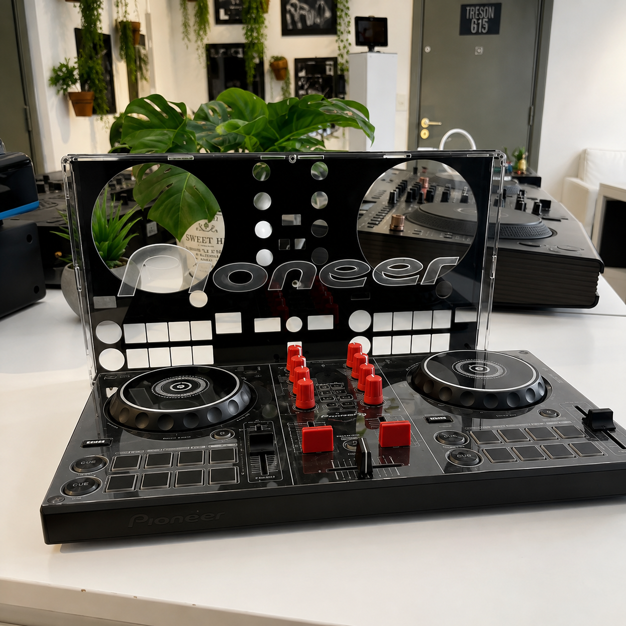 dustcover_ddj_200_estudio613