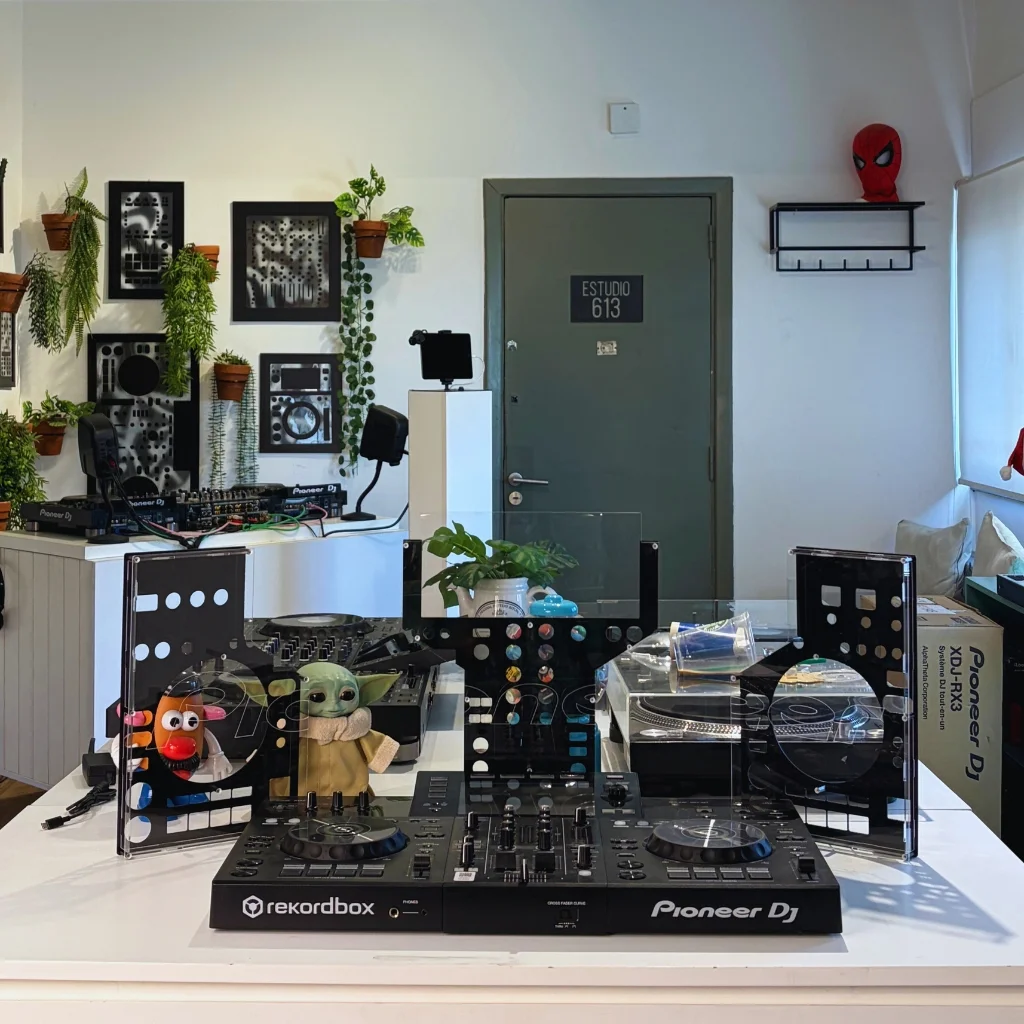 dustcover_ddj_400_estudio613
